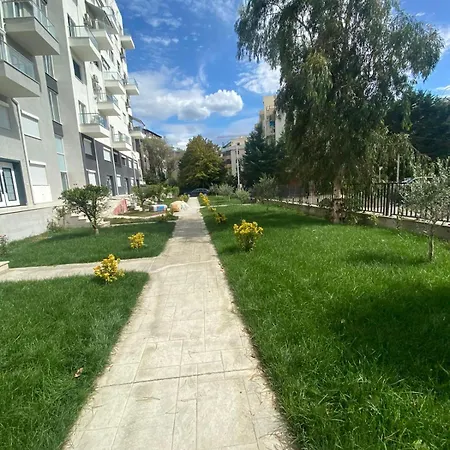 Hira Golem (Tirana)
